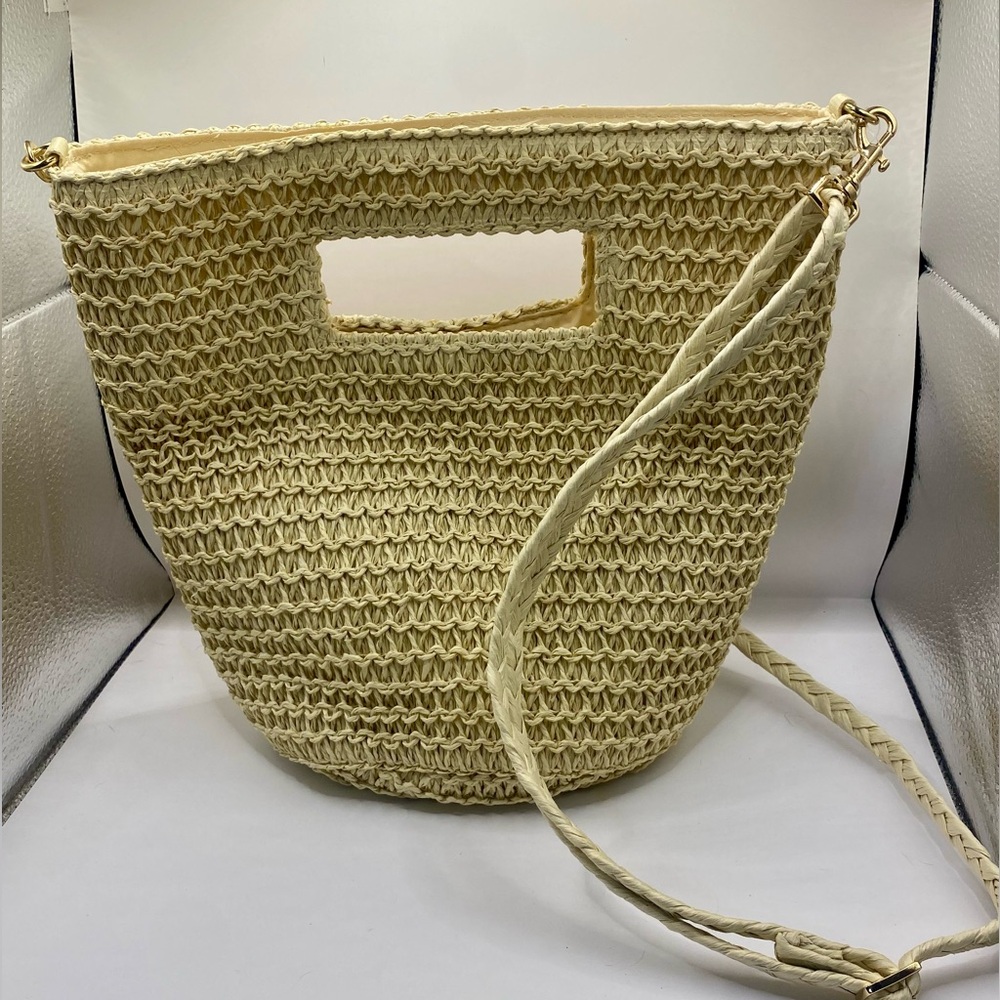 Universal‎ Thread Woven Tote